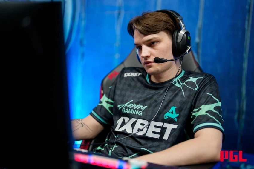 Aurora по Dota 2 может расстаться с Mira и Nightfall, а керри станет Smiling Knight​